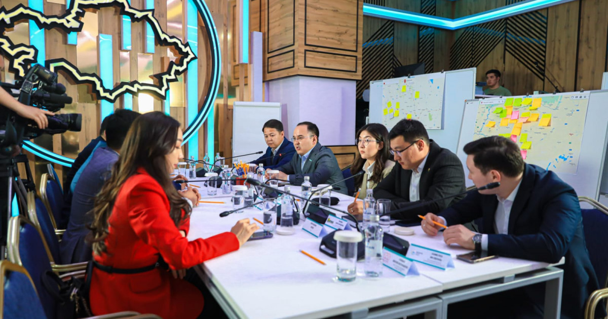 “AMANAT”: Волонтерлер су тасқынынан зардап шеккендерге көмек көрсетіп жатыр