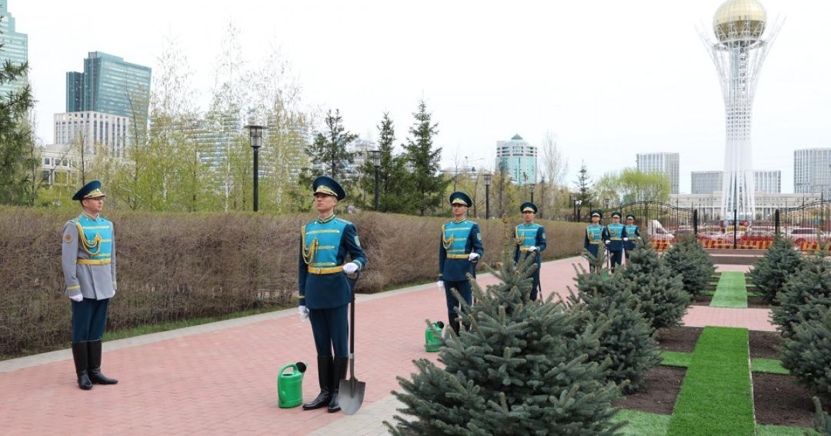 Астанада ШЫҰ қорғаныс ведомстволары басшылары ағаш отырғызды