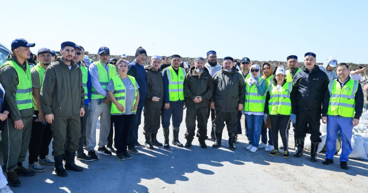 Бас мүфти Атырауға келіп, еріктілермен кездесті