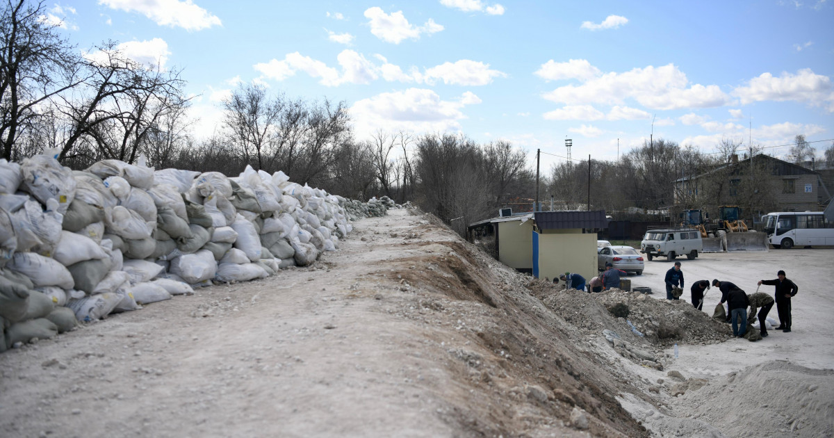 Жайықтың бойында 100 шақырым бөгет салынды