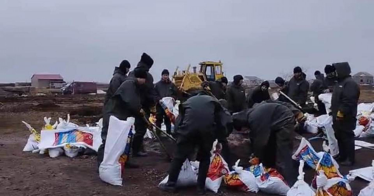 Депутаттар Ақмола жұртына жәрдемдесіп жатыр