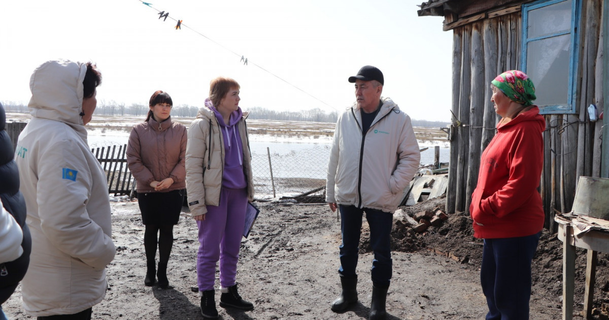 Депутаттар су тасқынынан зардап шеккен өңірлердегі жедел штаб жұмысына қатысып жатыр