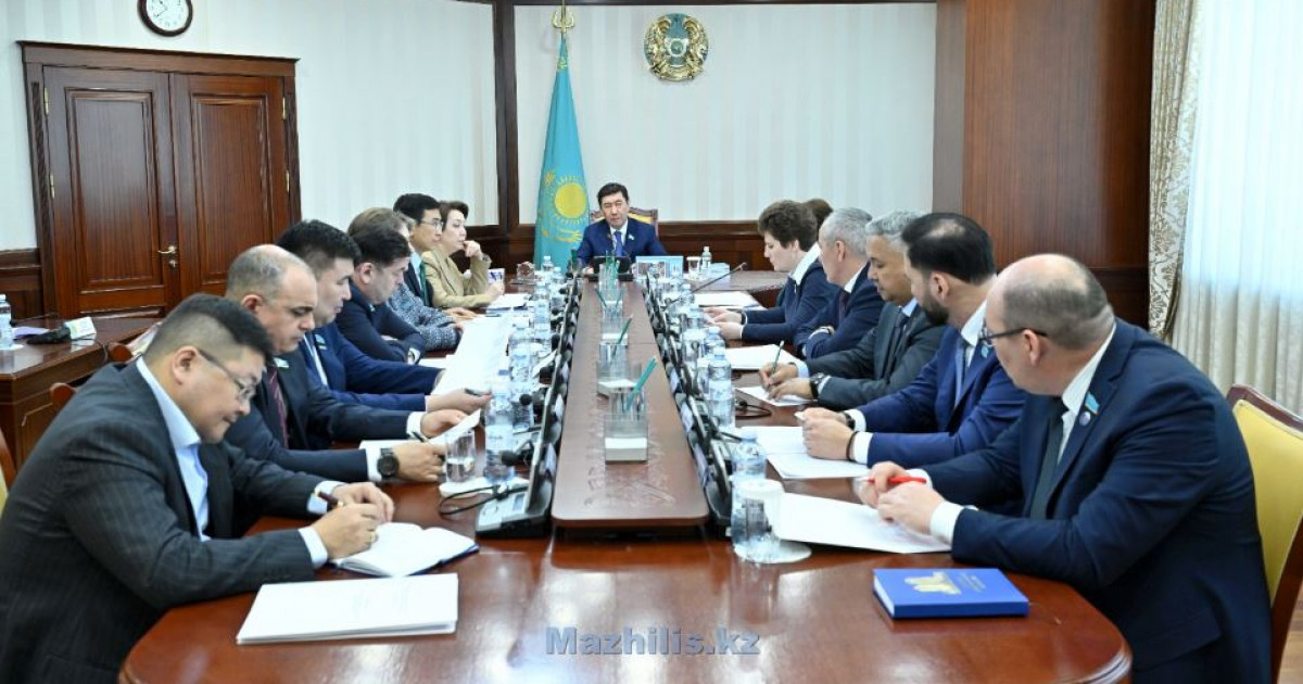 Ерлан Қошанов­тың төра­ғалығымен бюро отырысы өтті