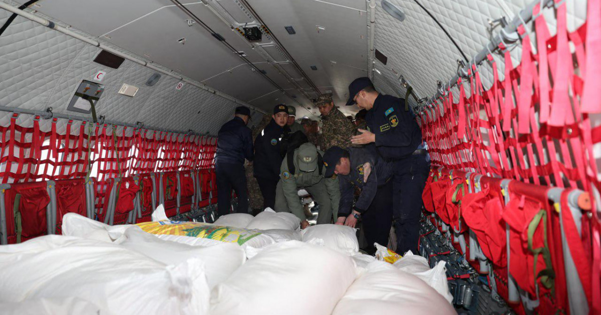 Қорғаныс министрлігінің ұшқыштары Петропавл және Оралға гуманитарлық көмек жеткізді
