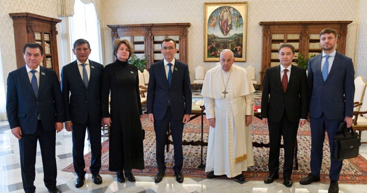 Сенат Төрағасы Мәулен Әшімбаев Рим папасымен кездесті