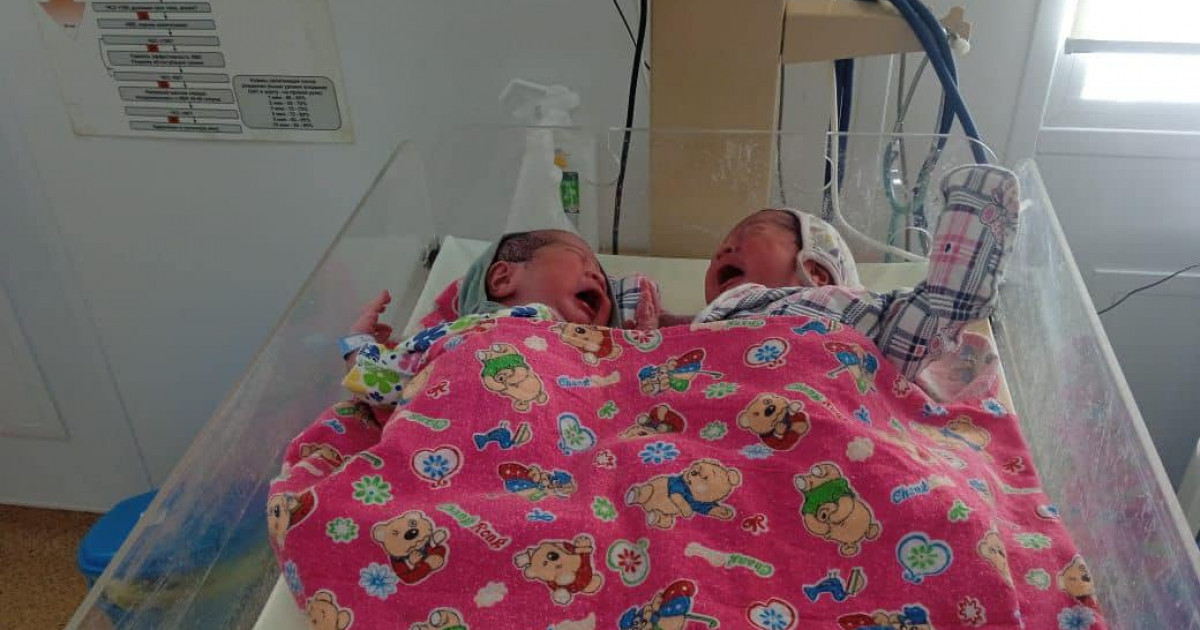 Суға кету қаупі бар Құлсары қаласында егіздер дүниеге келді