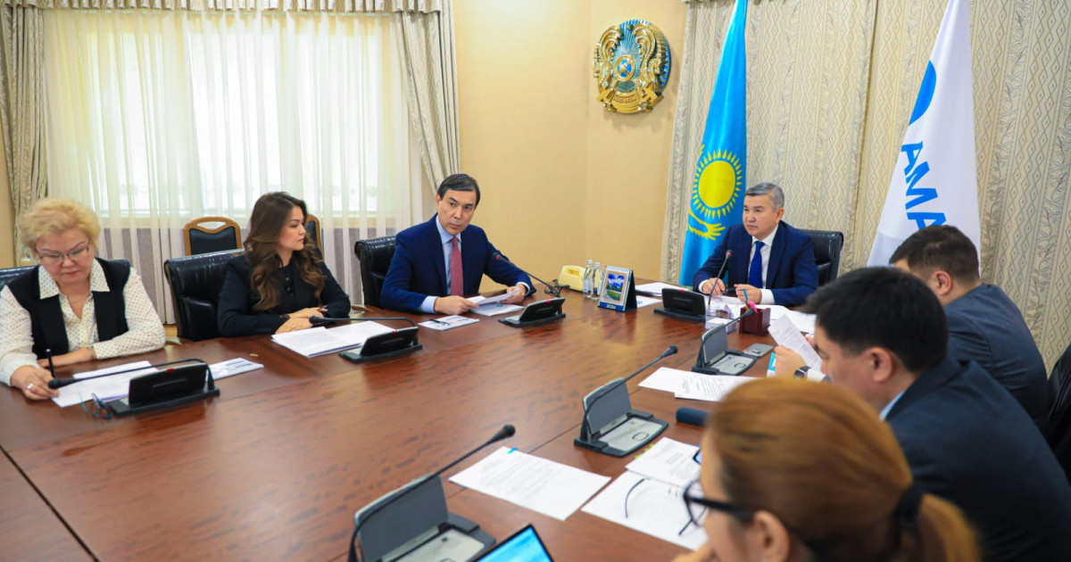 Тарих, еңбек, дене шынықтыру пәнінің мұғалімдері – мектепте қаржылық сауаттылыққа кім үйретеді?