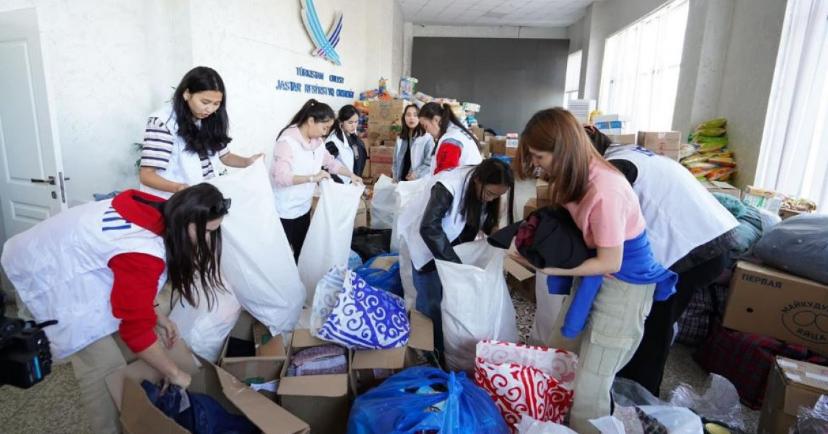 Түркістан облысының ау­дан, қалаларынан жинақ­тал­ған гуманитарлық кө­мек әр өңірге жөнелтіп жатыр