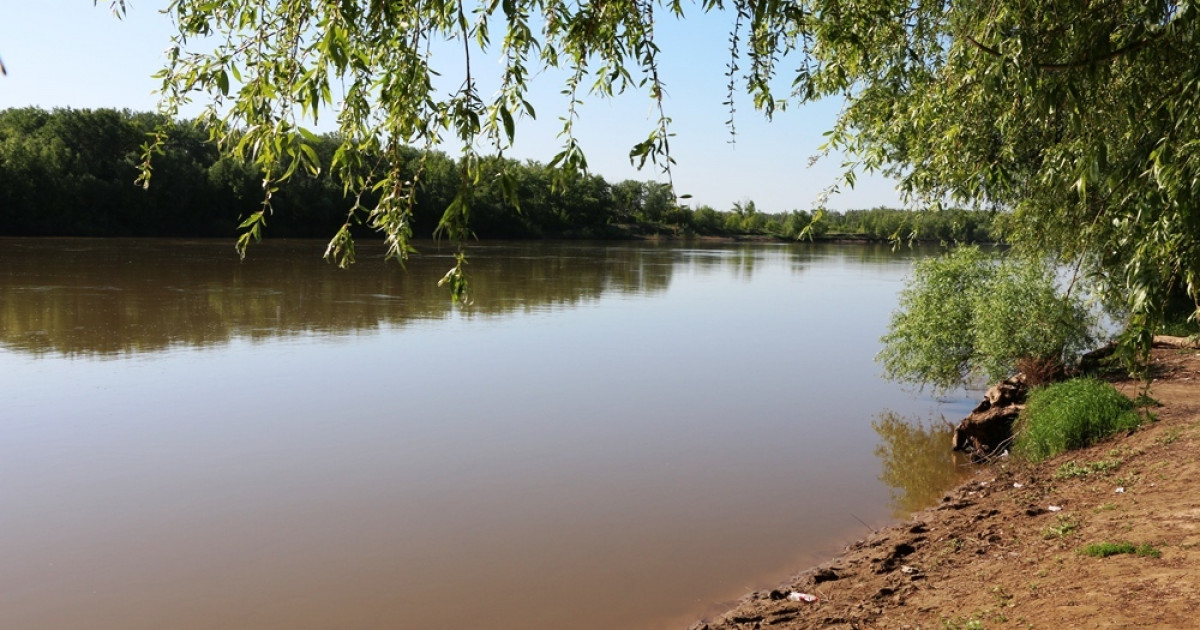 «Жасөспірімдікі болуы мүмкін»: Жайық өзенінен ер адамның денесі табылды