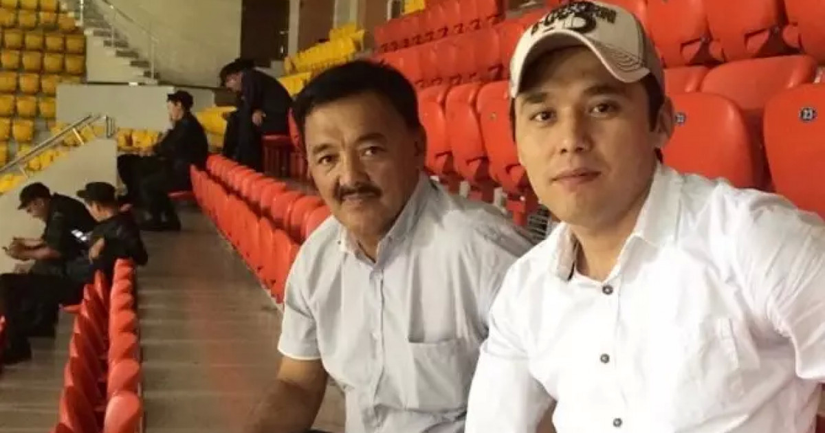 «Жүрегім сыздап, кімді іздейтінімді түсінбеймін»: әнші Асқар Жүнісбеков әкесіне арнап әсерлі жазба жариялады