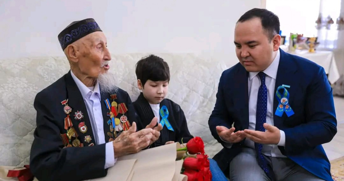 Аманаттықтар ҰОС ардагерін Жеңіс күнімен құттықтады