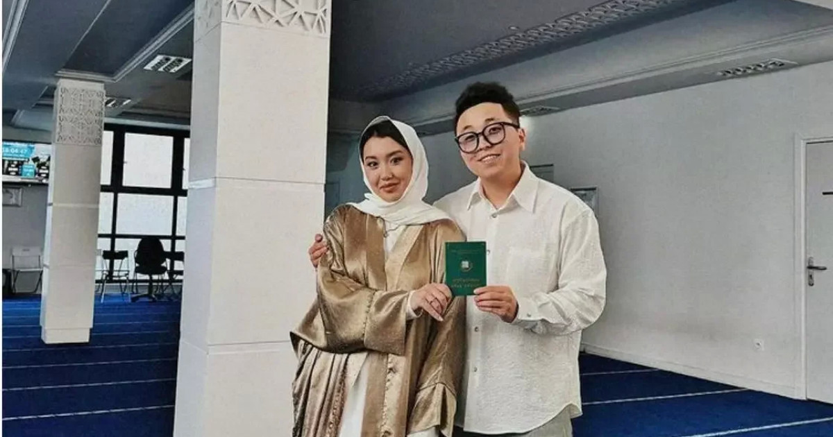 «Мені 7 айлық кезімде ата-әжемнің қолына берген»: танымал блогер өз өмірі жайлы айтты