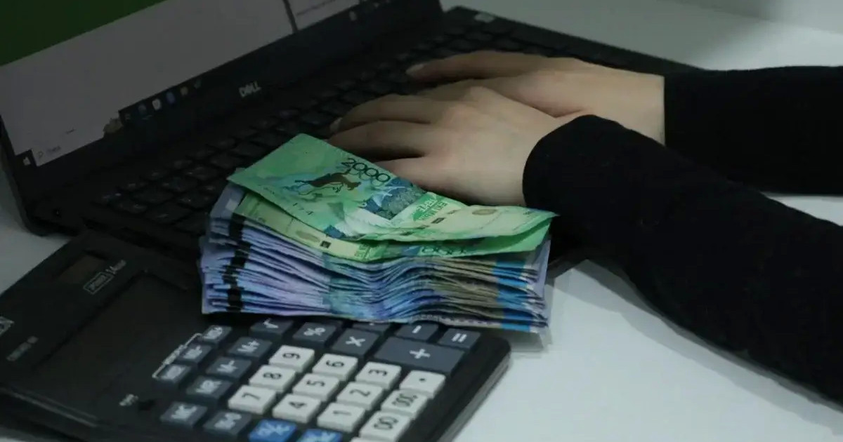ШҚО-да банк бөлімшесінің бастығы күніне 2,5-5 миллион  теңге аралығында қаржы жымқырған
