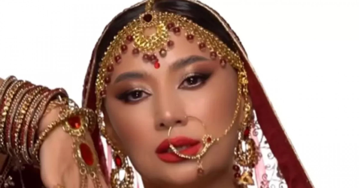 «Сумитрадан аумай қалдыңыз»: Мадина Сәдуақасова үнді қызының кейпіне енді