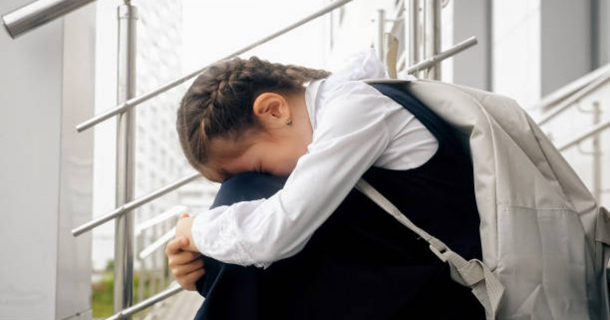 «15 жастағы қызды туған әкесі зорлап келген»: Анасы күйеуін кешіріп, арызын қайтып алды