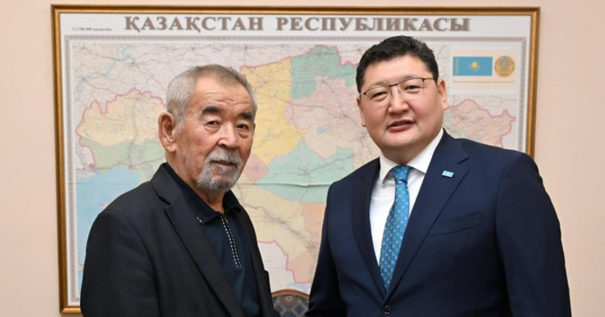 Ақын Жүрсін Ерман Президенттің кеңесшісімен кездесті