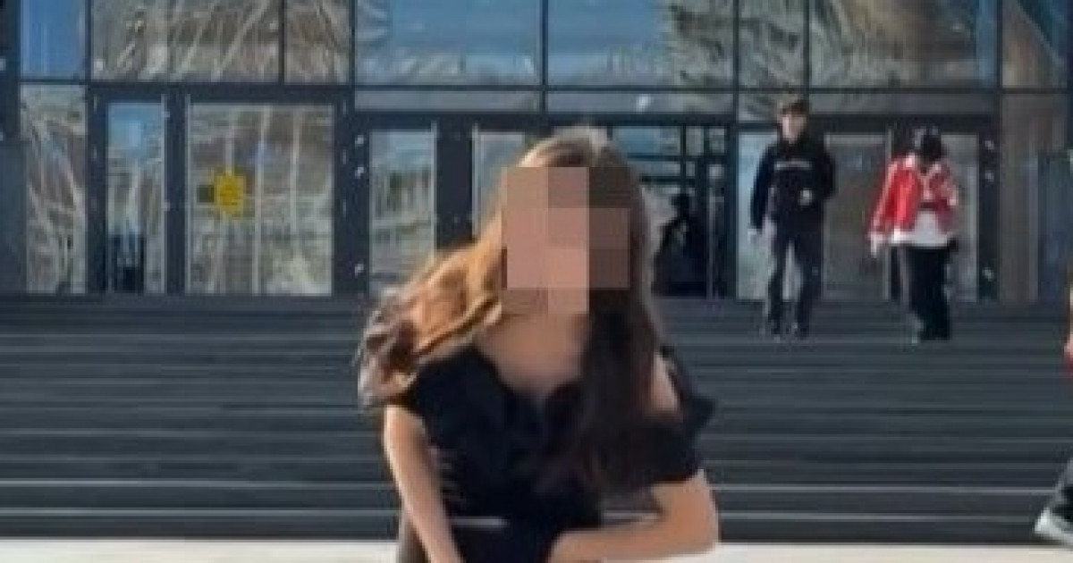 «Хан Шатыр» алдында ішкиімін шешкен қыз жауапқа тартылды