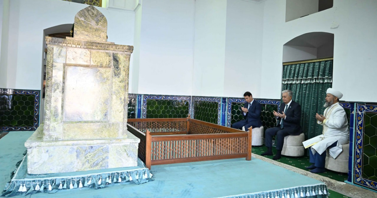 Қасым-Жомарт Тоқаев Қожа Ахмет Ясауи кесенесіне зиярат етті