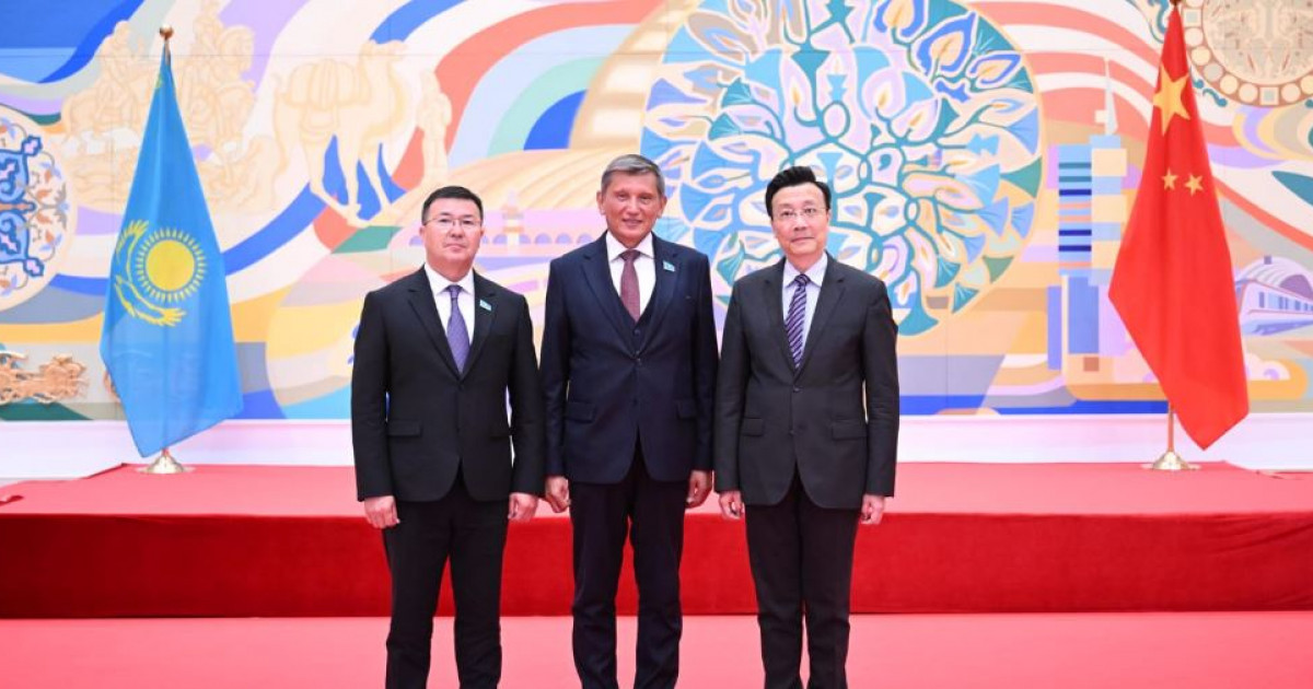 Сенаторлар Қытайдың Қазақстандағы Елшісімен кездесті