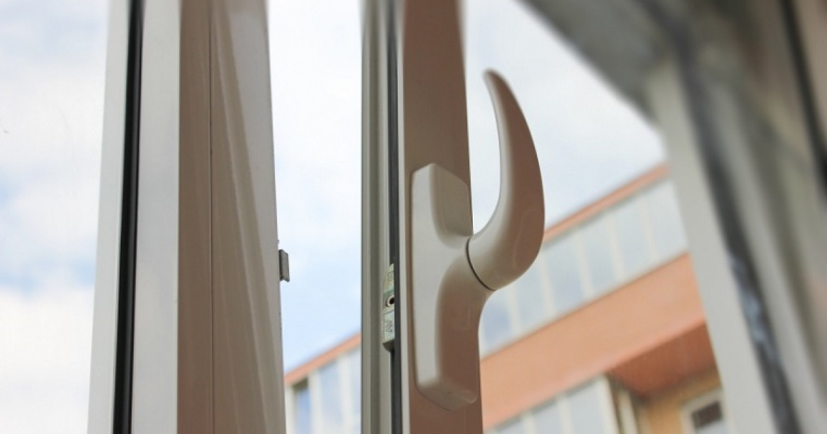 Щучье қаласында 12 жастағы қыз 5-қабаттың терезесінен құлап кетті