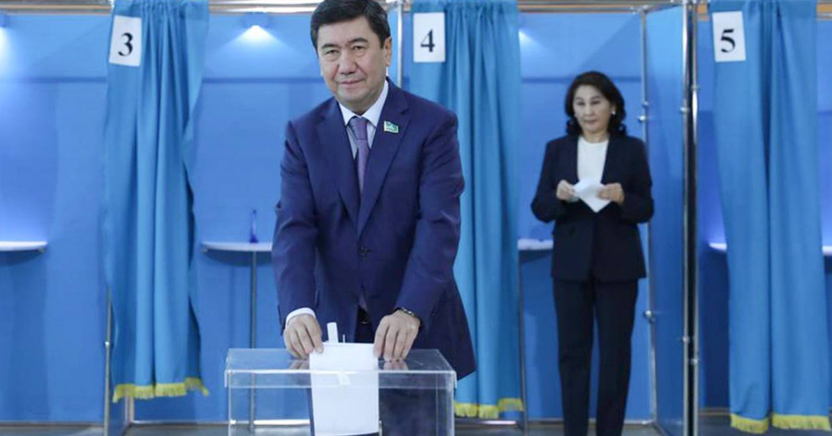 АЭС: Мәжіліс Төрағасы Ерлан Қошанов референдумда дауыс берді