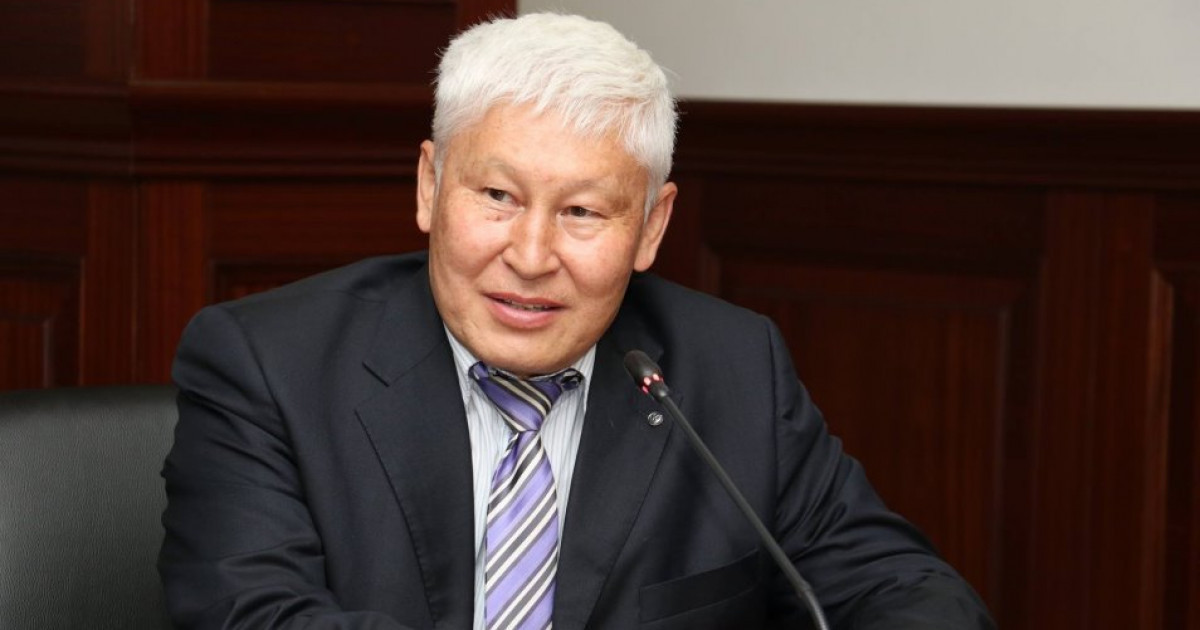 Алғаш рет "Қазақстанның Еңбек Ері" атағы математик Асқар Жұмаділдаевқа берілді