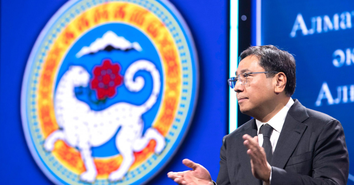 Алматы әкімі педагогтерді Ұстаздар күнімен құттықтады