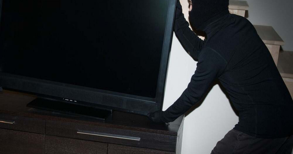 Астанада ер адам жалға алған пәтерінен теледидар ұрлап кеткен