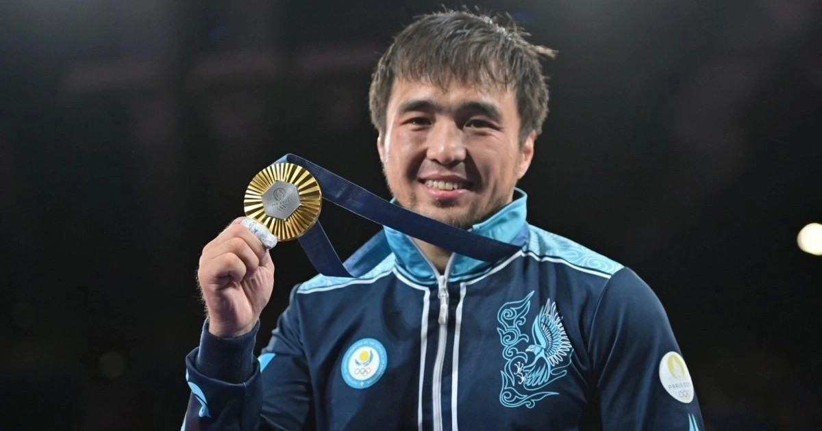 Елдос Сметов аудан имамына кіші қажылыққа жолдама сыйлады