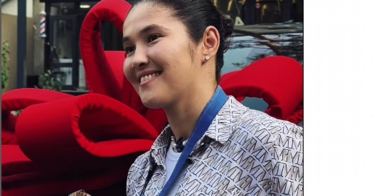 Назым Қызайбайға тағы бір көлік сыйға тартты