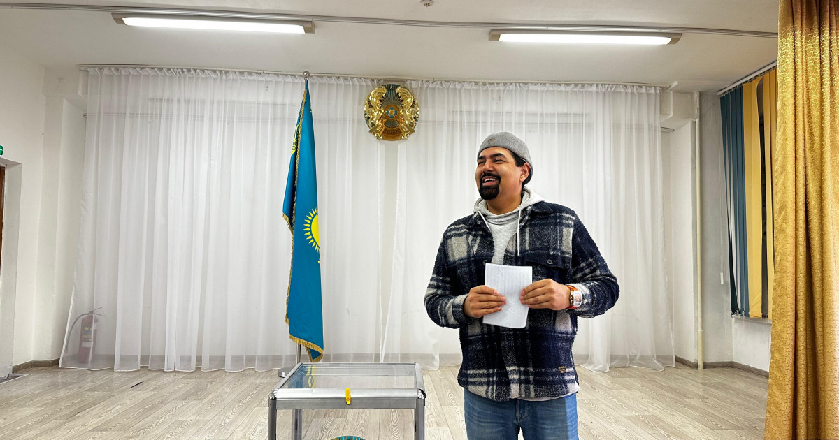 Әнші Парвиз Назаров Алматыда референдумда таңдауын жасады