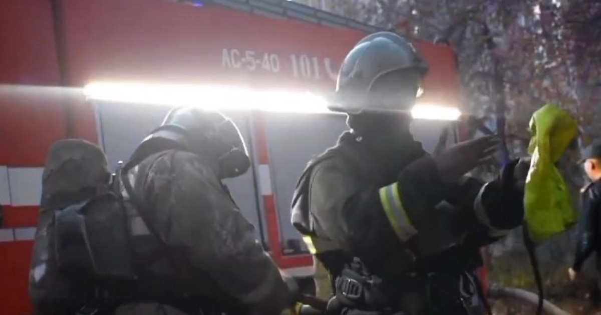 Өрт сөндірушілер 16 адамды өрттен құтқарып қалды