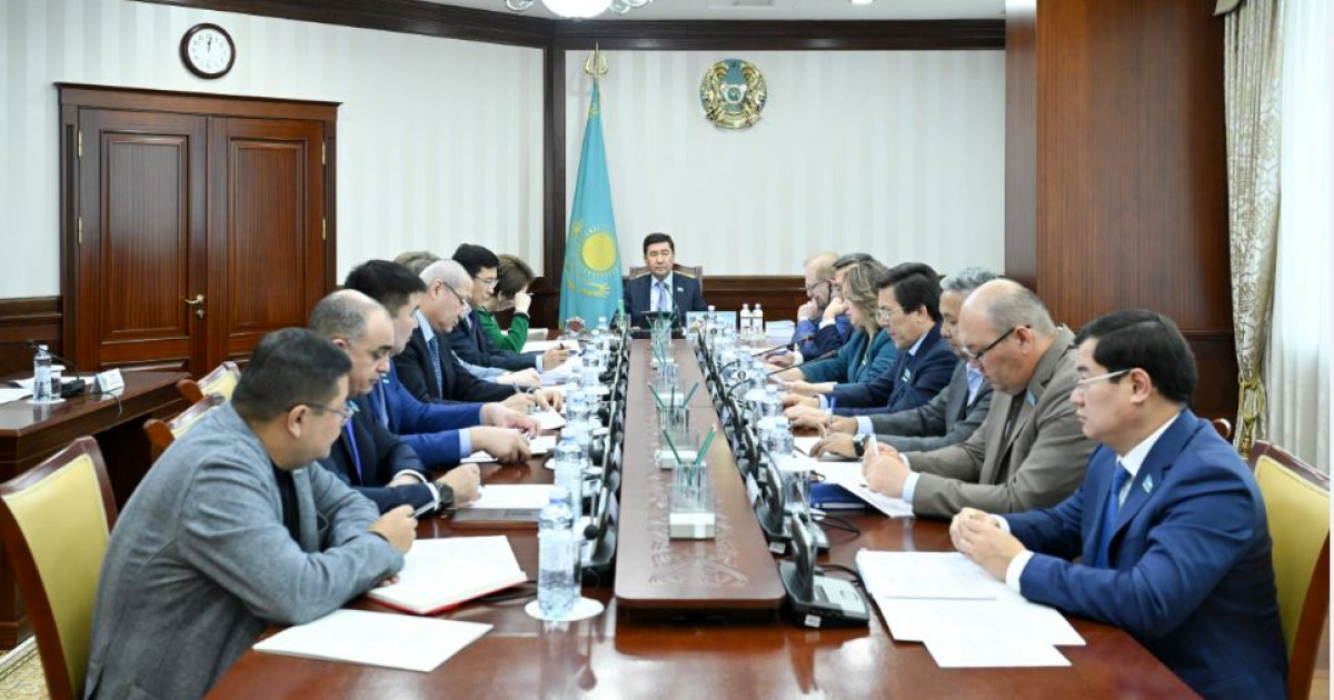 Тұтынушылардың құқығын  қорғайтын заң жобасын қарайды