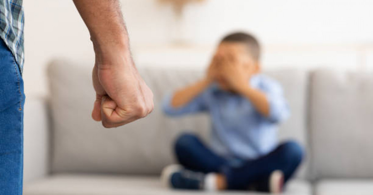 Ақмолада ер адам ұлымен төбелескен баланы ұрып тастаған