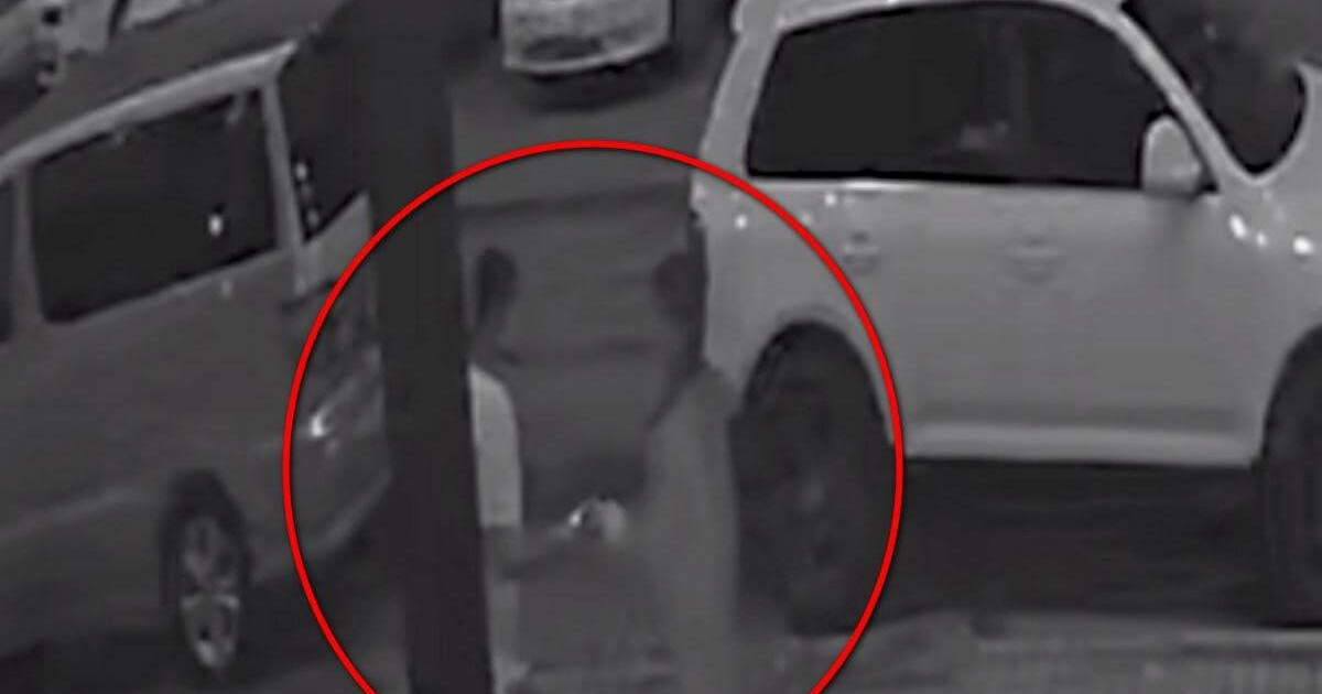 Ақтауда ер адам қызды ішінен бір ұрып құлатты