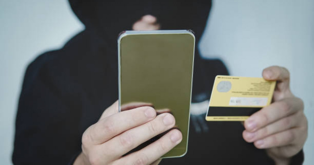 Алаяқтар ақмолалық әйелге несие рәсімдетіп, жинақтағы ақшасын жымқырған