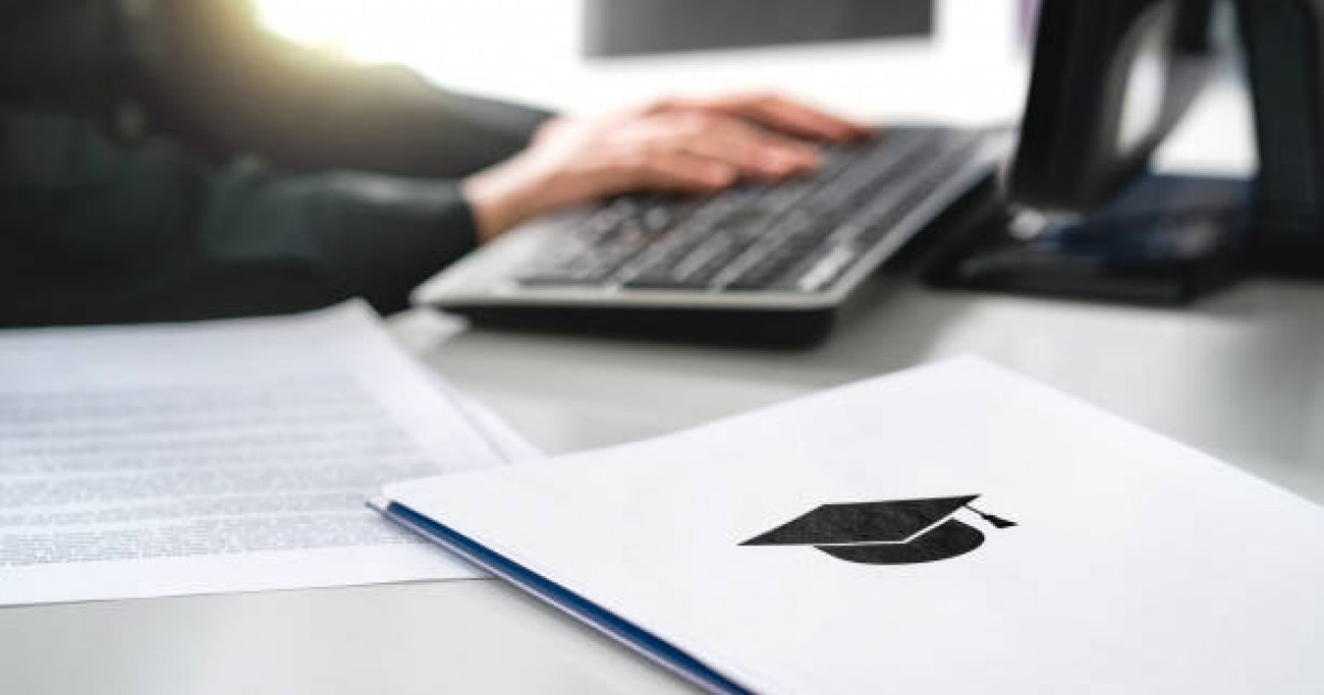 Астанада мектеп директоры жұмыс істемейтін қызметкерлерге жыл сайын 8 миллион теңге аударған