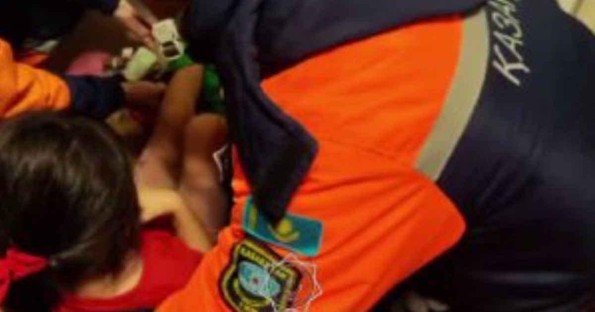 Құтқарушылар бес жасар қызға көмекке келді