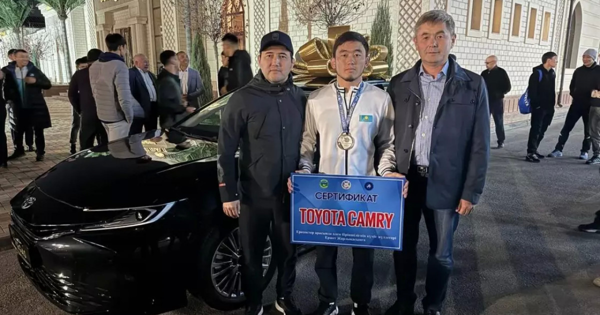 Әлем чемпионатының жүлдегері Ержет Жарлықасынға көлік сыйға тартылды