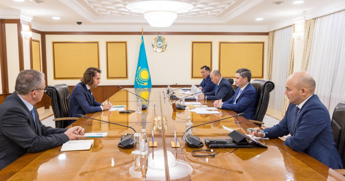 Олжас Бектенов шетелдік инвесторлармен Қазақстанда теміржол машинасын жасау мәселесін талқылады
