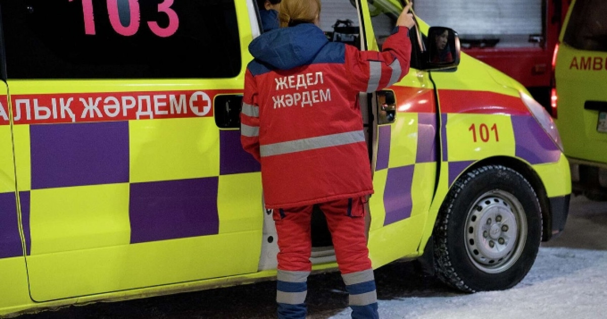 Павлодарда екі студент 4-қабаттан құлап кетті
