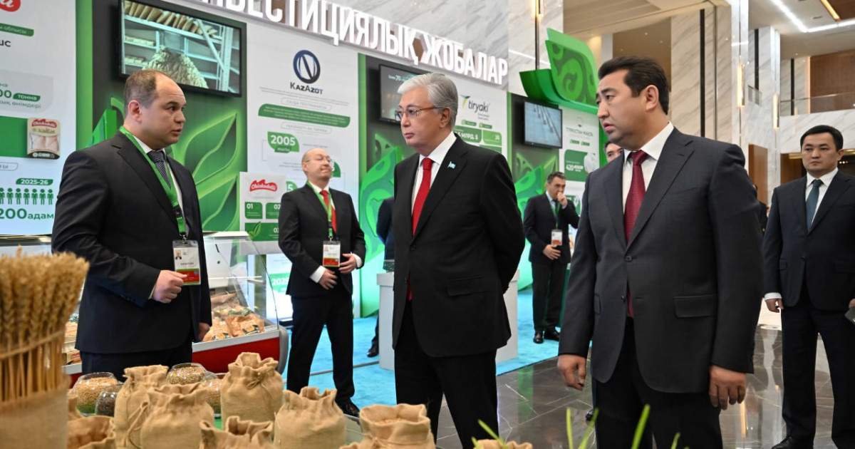 Президент ауыл шаруашылығы өнімін өндірушілердің көрмесін тамашалады