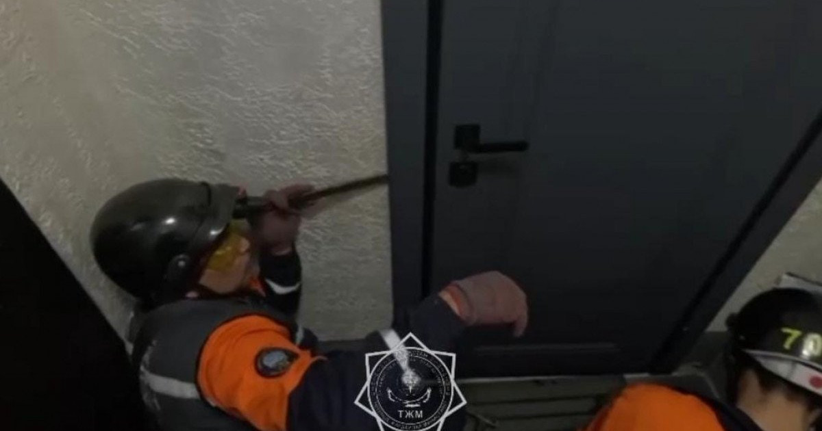 Семейде ата-анасы үйге қамап кеткен балалар құтқарылды