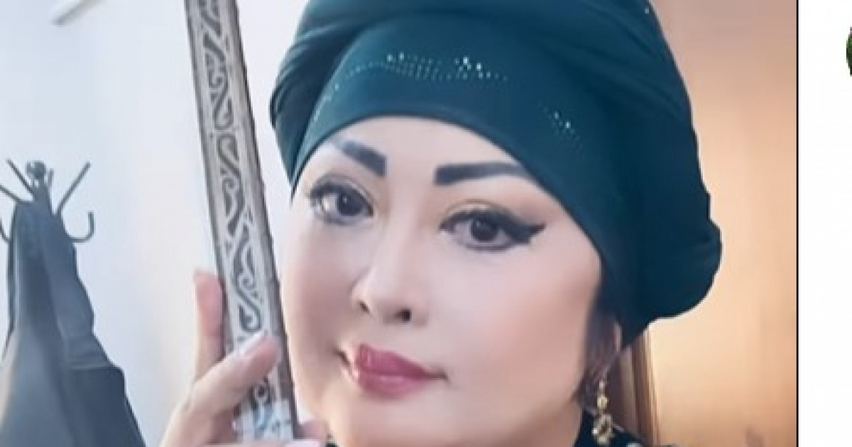 «Үшінші рет қорлап отыр»: Мақпал Жүнісова домбырасын бортқа өткізбей қойған әуекомпанияға шағымданды