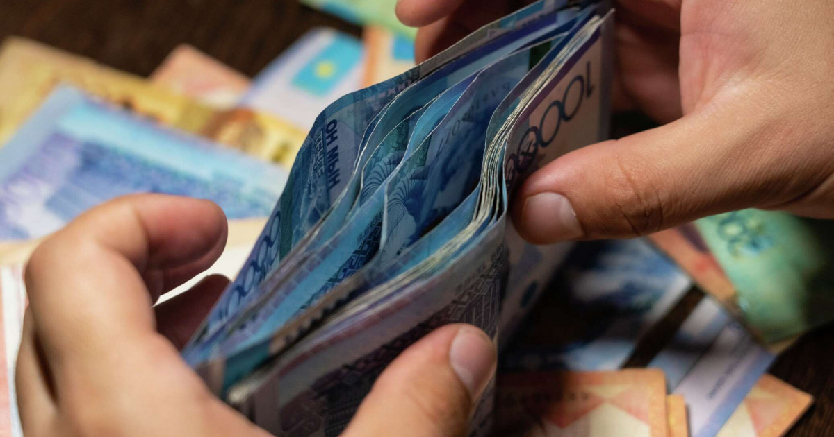 6 пәтер мен 19 көлік алған: ҰҚК-нің бұрынғы қызметкері қызының еміне жиналған ақшаны жымқырды деген күдікке ілінді