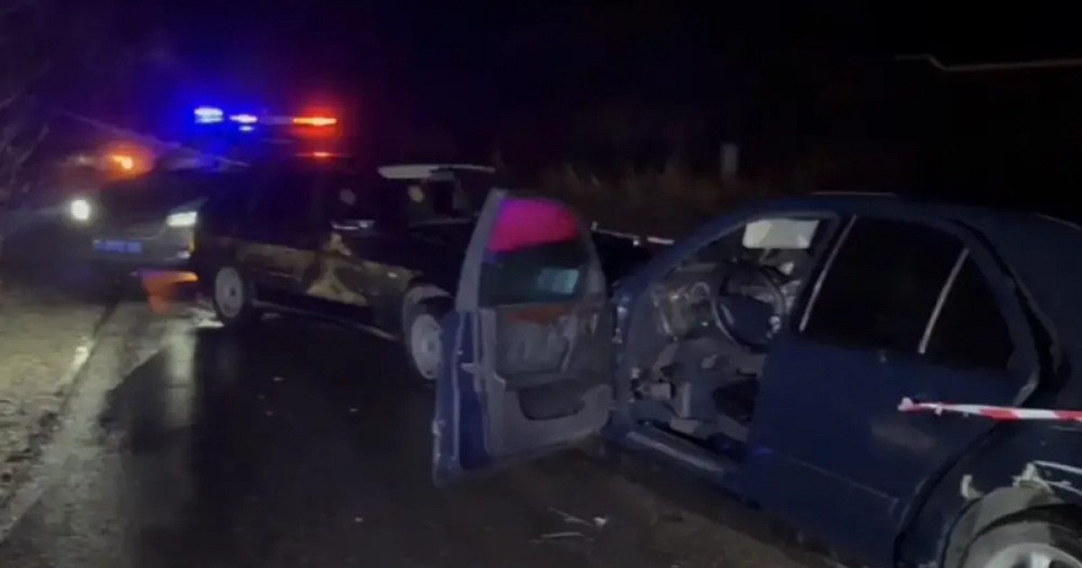 Алматы облысында үш көлік соқтығысып, бір адам қаза тапты