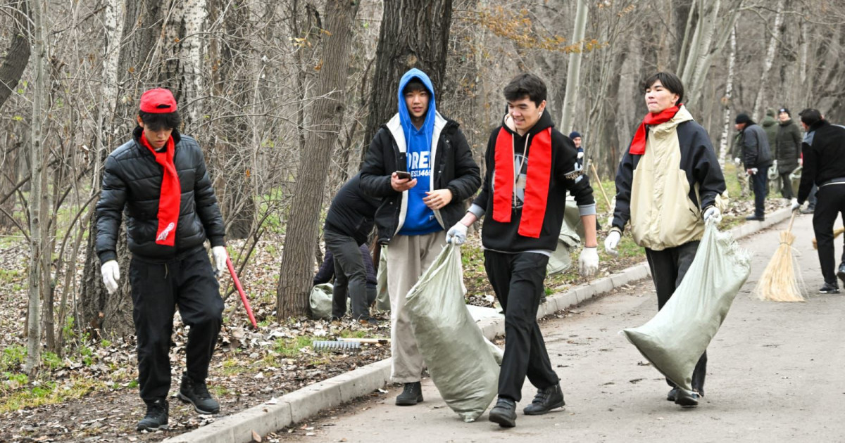 Алматылықтар үлгі көрсетіп, тұрғындарды тазалық сақтауға шақырды