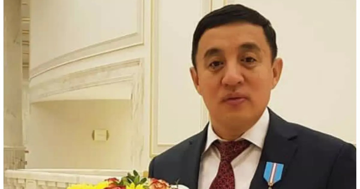 «Әкеме барыңдар»: Серікзат Дүйсенғазы марқұм ұлының достары іздеп келгенін айтты