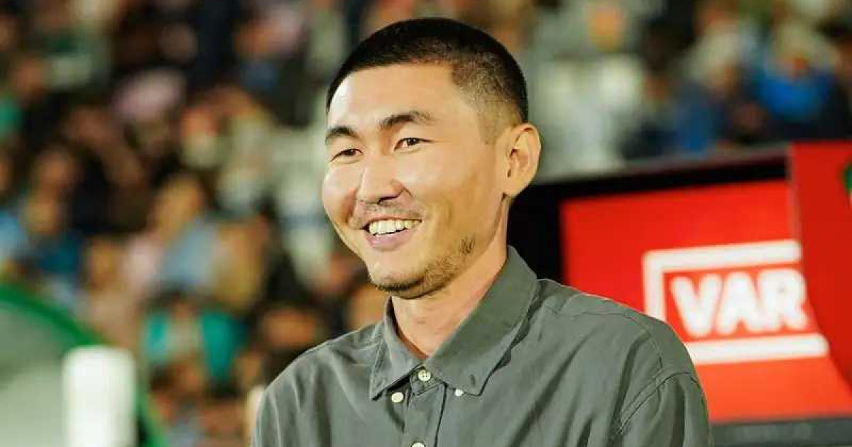 Әлемдік жұлдыздарға ән жазатын қазақстандық мұғалімнің табысы қанша?