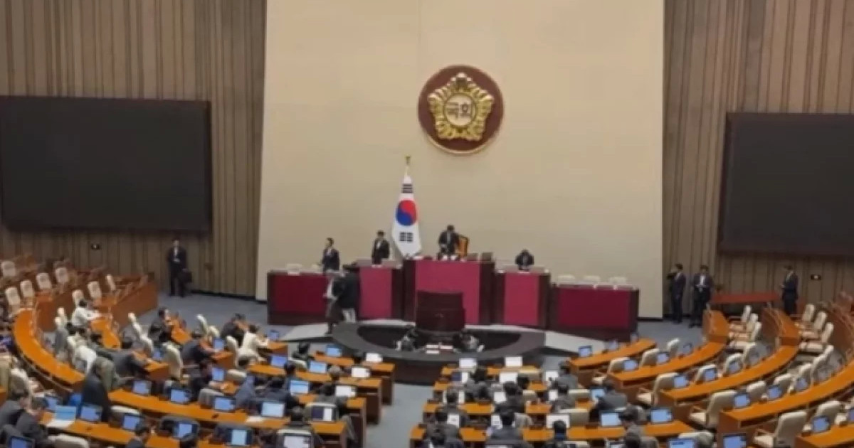 Оңтүстік Кореяда президент аппаратының мүшелері отставкаға кетті